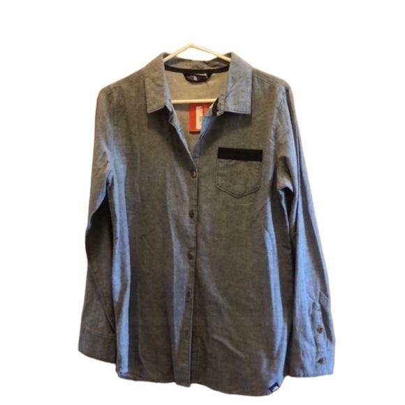 The North Face Size Medium Button Down Shirt. - Picture 3 of 11